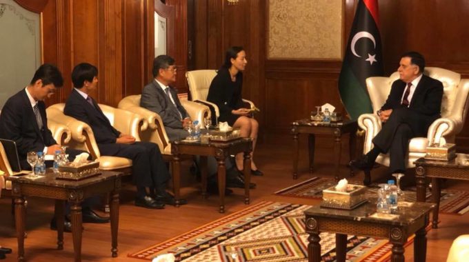 السراج يطلع خارجية كوريا الجنوبية على جهود ليبيا بشأن مواطنها المختطف