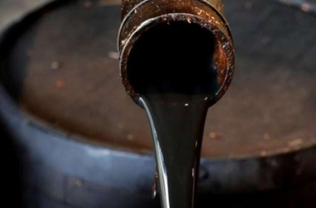 خسائر إغلاق النفط تتجاوز 3 مليارات دولار والإنتاج اليومي ينخفض إلى 97 ألف برميل