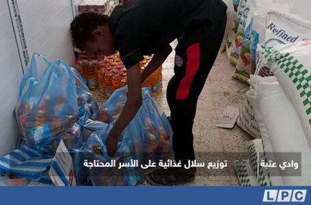 تقرير | توزيع سلال غذائية على الأسر المحتاجة بمنطقة وادي عتبة