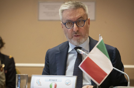 وزير الدفاع الإيطالي: على المجتمع الدولي أن يتولى الأزمة بليبيا