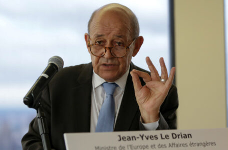 وزير الخارجية الفرنسي يحذر من تكرار السيناريو السوري في ليبيا