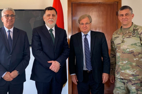 السفير الأمريكي وقائد أفريكوم يؤكدان خلال زيارة إلى ليبيا على الحاجة لوقف الأعمال العسكرية والعودة إلى المفاوضات