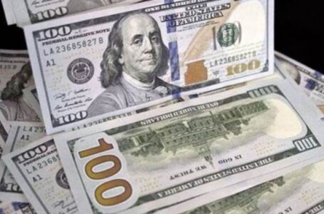 الدولار الأمريكي يرتفع أمام الدينار الليبـي مقتربا من حاجز الستة دنانير