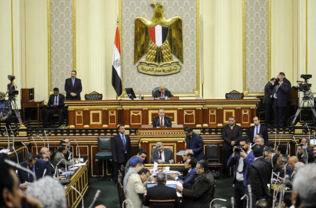 البرلمان المصري يوافق على إرسال قوات إلى ليبيا