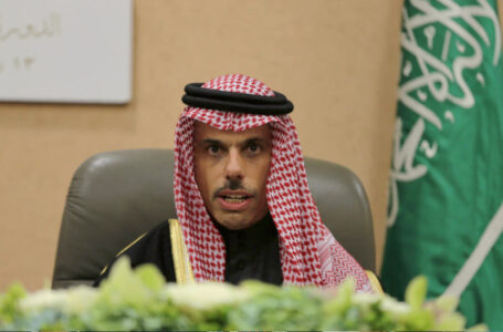 وزير الخارجية السعودي يؤكد أن الحل في ليبيا يجب أن يكون سياسيا
