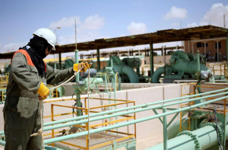 نقابة عمال النفط تنظم الخميس وقفة احتجاجية بسبب تأخر المرتبات