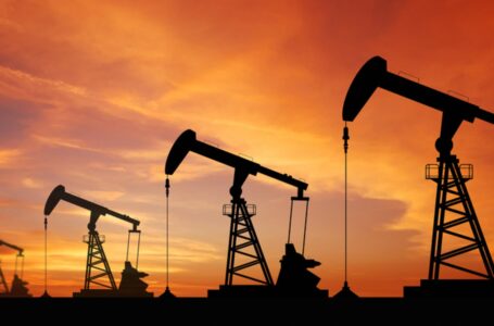 أسعار النفط العالمية تسجل ارتفاعا مع افتتاح التداولات يوم الإثنين