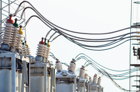 الشركة العامة للكهرباء تعلن عن سرقة 3950 مترا من أسلاك الكهرباء
