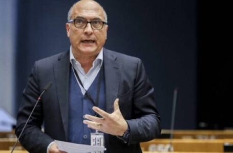 برلماني أوروبي: وقف إطلاق النار فرصة للاتحاد لاستعادة المركزية المفقودة