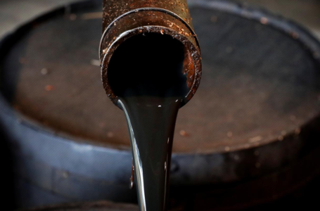 وزير النفط يقدر خسائر الخام بأكثر من 70 مليون دولار يوميا