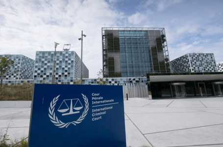رايتس ووتش: عدم تسليم حفتر للورفلي تحد لمحكمة الجنايات الدولية