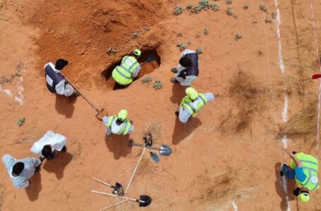 تشييع جثمان مواطن بالداوون عثر عليه بالمقابر الجماعية