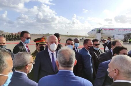 الرئيس التونسي قيس سعيد يصل العاصمة طرابلس في أول زيارة لرئيس تونسي منذ 9 سنوات
