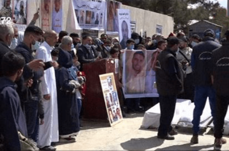 العشرات يشيعيون جثامين 13 ضحية من المقابر الجماعية بمشروع الربط