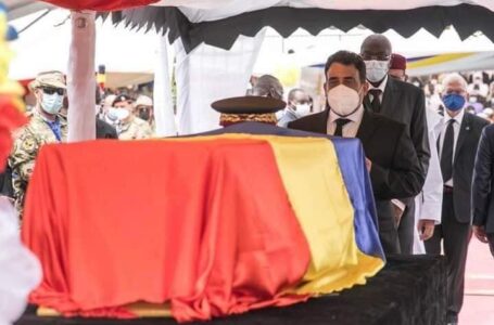المنفي يشارك في مراسم جنازة الرئيس التشادي إدريس ديبي