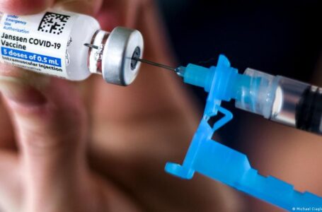 الولايات المتحدة تستأنف التطعيم بلقاح جونسون آند جونسون