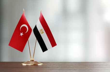 محـادثات تركية مصرية بالقاهرة لبحث تطبيع العلاقات .. والملف الليبي يتصـدرها