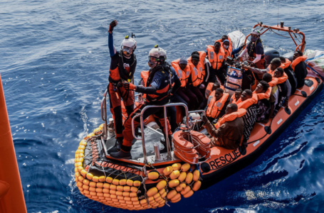 إنقاذ 400 مهاجر بينهم أطفال قبالة سواحل ليبيا
