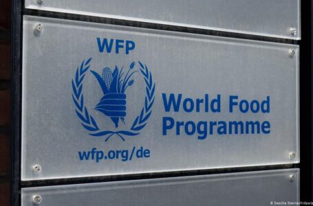 برنامج الأغذية العالمي: 700 ألف شخص بحاجة للمساعدات الغذائية