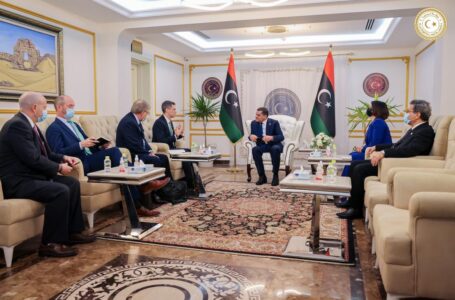 الدبيبة يلتقي مساعد وزير الخارجية الأمريكي في طرابلس