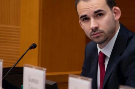 نائب إيطالي: إيريني تتابع عمليات تهريب النفط الليبي عبر المتوسط