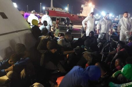 إنقاذ 61 مهاجرا غير شرعي قبالة سواحل الزاوية