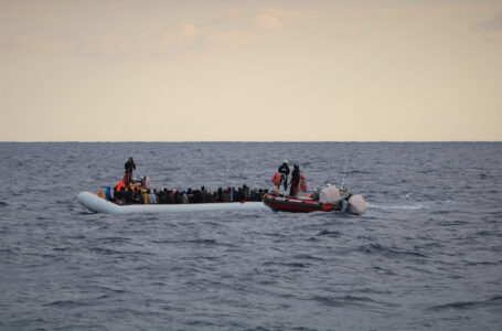 غرق 17 مهاجرا وإنقاذ 51 آخرين قبالة السواحل الليبية