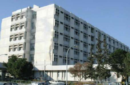 مستشفى الخضراء طرابلس يوقف استقبال المرضى بسبب أزمة نقص الأكجسين