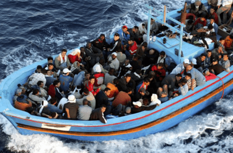 إنقاذ 41 مهاجرا غير قانوني قبالة شواطئ مدينة الخمس