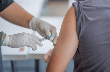 استمرار الحملات التطعيمية بغريان ضد كورونا وإقبال جيد من المواطنين