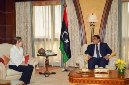 المنفي يبحث مع بودن تعزيز العلاقات الثناية بين ليبيا وتونس