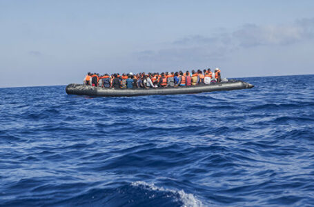 إنقاذ 72 مهاجرا غير قانوني من عرض البحر