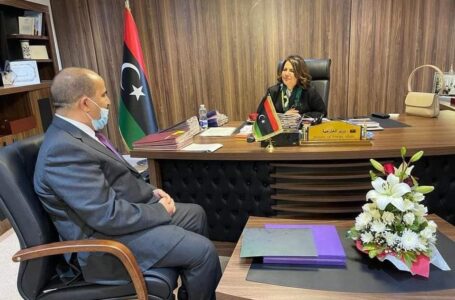 الخارجية تتسلم أوراق اعتماد سفير الجزائر لدى ليبيا