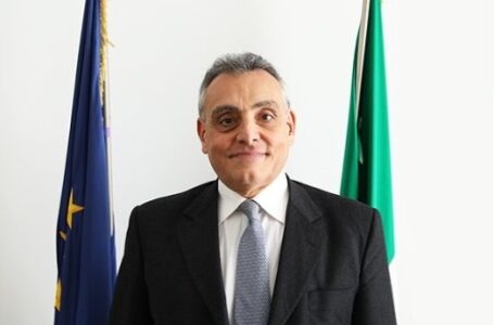 السفير الإيطالي يؤكد دعم روما لانتخابات ليبية نزيهة