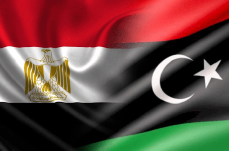 السلطات المصرية والليبيـة تمنع الدخول إلى مصر بجواز السفر الأخضر