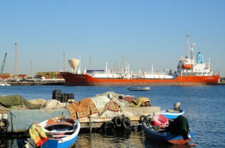 ميناء طرابلس يستقبل أكثر من 5 آلاف طن من القمح