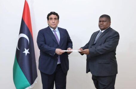 سفير ليبيا لدى جنوب إفريقيا يؤدي اليمين القانونية أمام المنفي