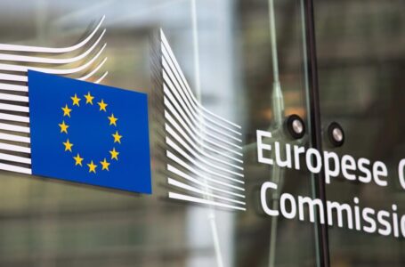 مفوضية الاتحاد الأوروبي تنشر قائمة موحدة لحظر السفر إلى أكثر من 20 دولة بينها ليبيـا