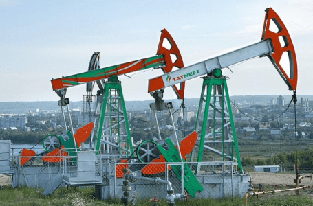 روسيا تستعد لبدء إنتاج النفط في ليبيا هذا العام