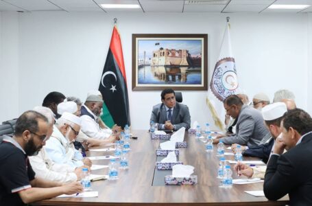 رئيس المجلس الرئاسي يلتقي وفداً من أعيان وحكماء طرابلس