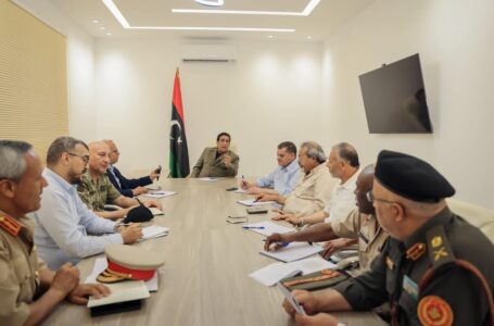 الرئاسي يعقد اجتماعا طارئا مع القادة العسكريين والأمنيين لإيقاف الاشتباكات المسلحة