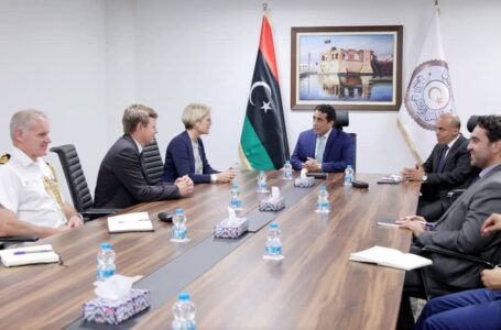الحكومة البريطانية تؤكد دعمها جهود المجلس الرئاسي للوصول بليبيـا إلى الانتخابات