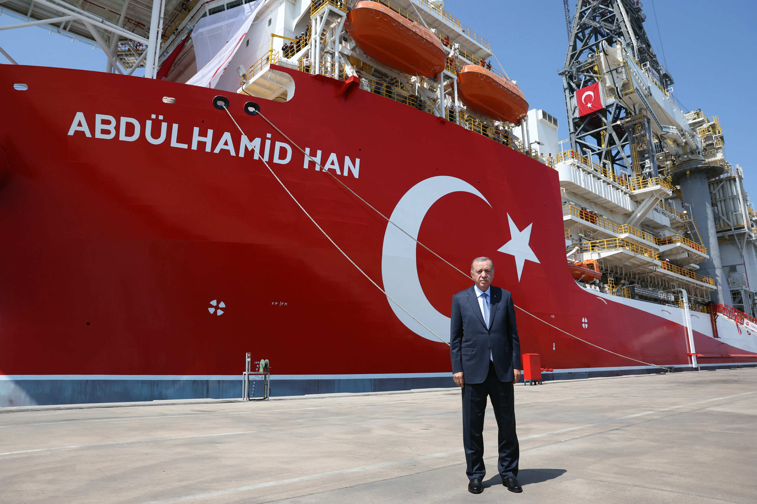 سفينة حفر تركية قد تعمل في المنطقة الاقتصادية التركية – الليبية للتنقيب عن النفط والغاز الطبيعي