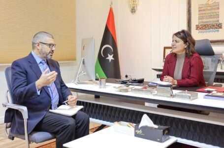 سفير الاتحاد الأوروبي يؤكد استمرار دعمه لليبيـا حتى تصل لمرحلة الاستقرار الدائم وإجراء الانتخابات.