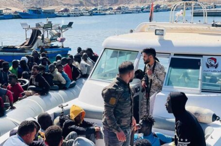 سريّة الزاوية التابعة لقوة مكافحة الإرهاب تتمكن من إنقاذ 88 مهاجرا غرق مركبهم قبالة السواحل الليبيـة