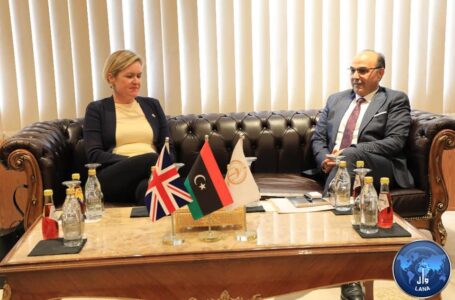 السفيرة البريطانية تبحث مع تسييري بنغازي انعكاسات الوضع السياسي على الشأن المحلي للبلديات.