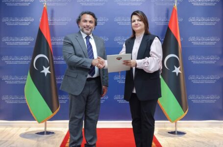 سفير دولة الكويت الجديد يؤكد للمنقوش حرص بلاده على تعزيز وتطوير التعاون المشترك مع ليبيـا.