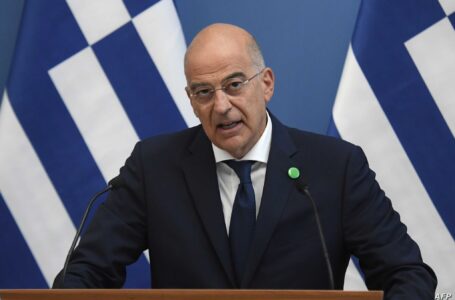 وزير الخارجية اليوناني: نريد ترسيم حدودنا البحرية مع حكومة ليبيـة منتخبة.