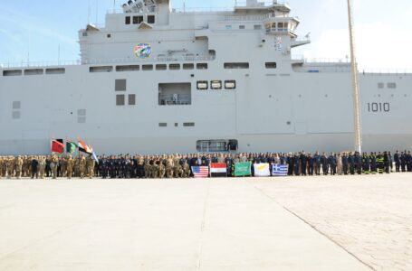 مصر تنفذ مناورات بحرية وجوية في البحر المتوسط بمشاركة 5 دول بينها اليونان.