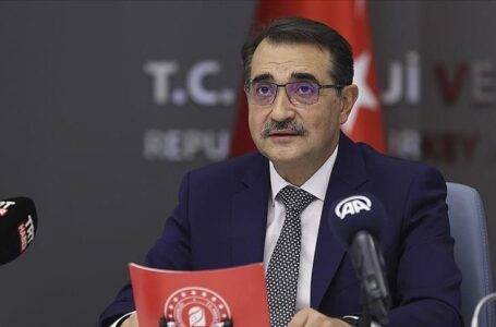 وزير الطاقة التركي: نتوقع تعاونًا في التنقيب عن النفط بالمناطق البرية والبحرية في ليبيا
